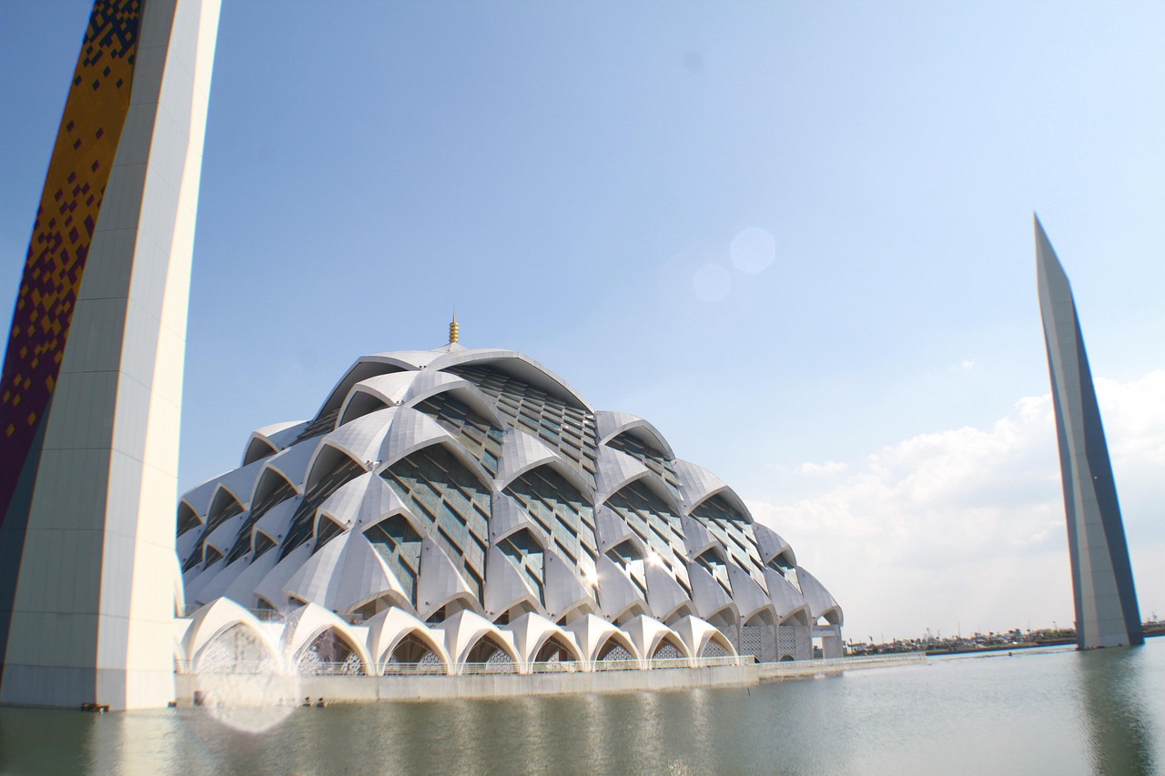 10 Types of Buildings: Architecture, Function, and Design